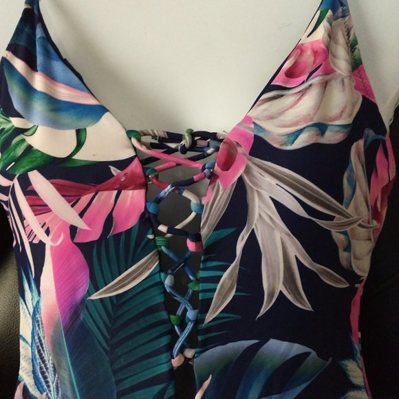 Swimsuit - Picture 3 of 8